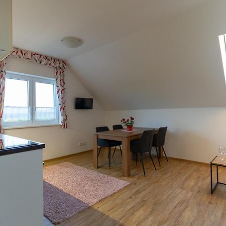Apartmany Kohoutek A Slepicka V Novohradskych Horach Nové Hrady Buitenkant foto