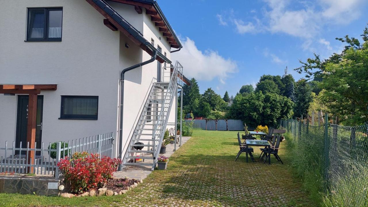 Apartmany Kohoutek A Slepicka V Novohradskych Horach Nové Hrady Buitenkant foto