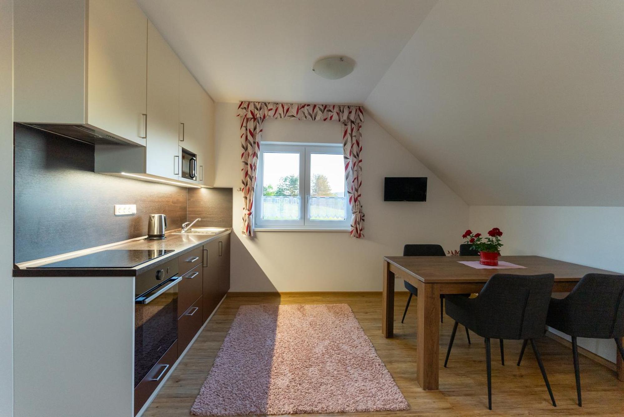Apartmany Kohoutek A Slepicka V Novohradskych Horach Nové Hrady Buitenkant foto