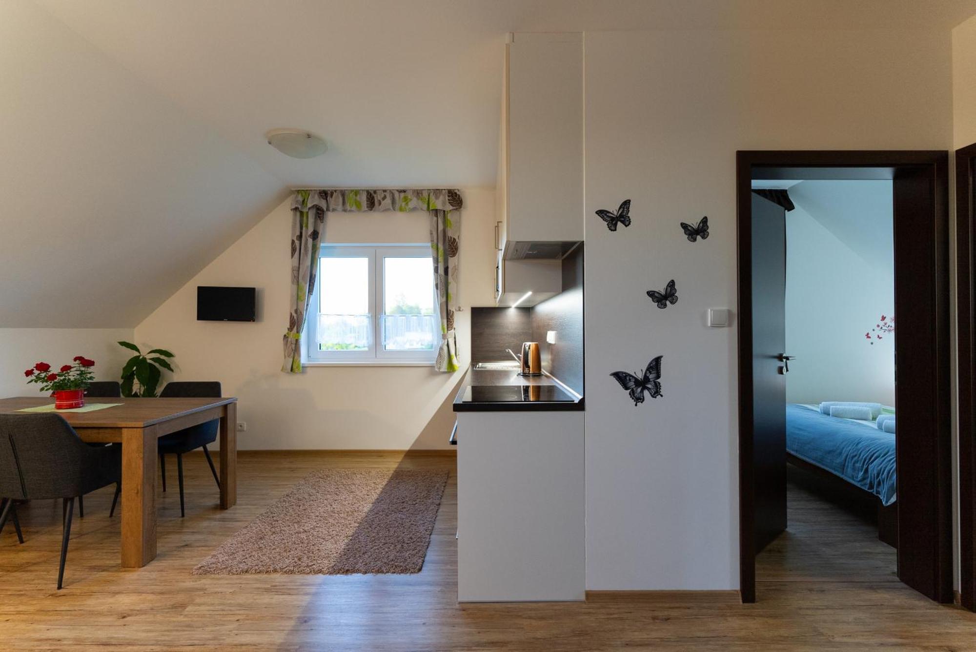 Apartmany Kohoutek A Slepicka V Novohradskych Horach Nové Hrady Buitenkant foto